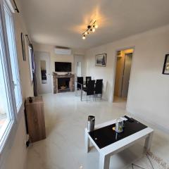 Studio Celli l Near Port & AC l Shellter Rentals