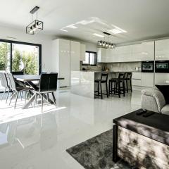 LX133 Villa jardin, piscine privée et calme absolu