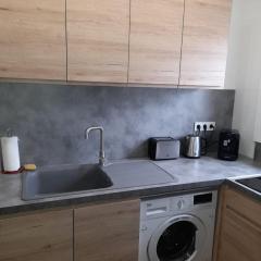 Casita con jardín cerca playa AV-60