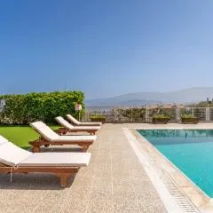 The House of Gratitude - Poolside Retreat