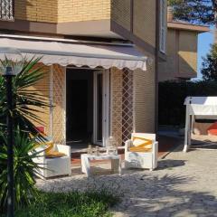 Villa Lido dei Pini 4 persone giardino 350mq wifi 3 chilometri dal mare