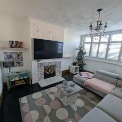 Spacious 3B Home with Garden in Central Ipswich