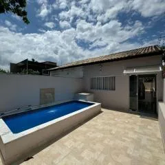 Casa em Itanhaém com Piscina e Ar condicionado à 900 Metros da Praia
