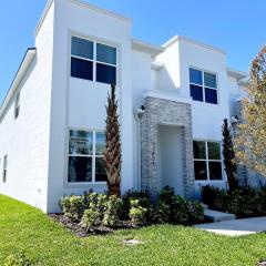 Serenity Townhome Getaway 4 bed 3 bath home near Disney in Clermont FL