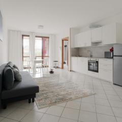 GuestHost - Bright Apartment with garden