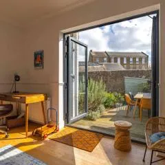 Stylish Home with 4 bedrooms, Logburner, Garden, nr Beach, Deal Castle