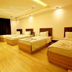 Gold pyramid view inn