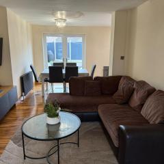 Elegant 5BR House - Near Wollaton Hall, QMC, City Centre & Nottingham University - Sleeps 9