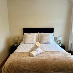 Elegant 5BR House - Near Wollaton Hall, QMC, City Centre & Nottingham University - Sleeps 9