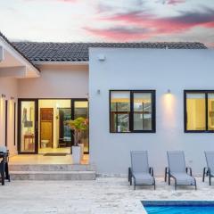 Modern Villa in Coronado 14 guests