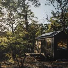 Off-Grid Cabin Nestled into Bush with Creek Access - Kaia