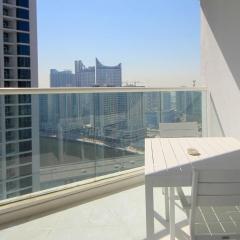 Waterfront Studio with Balcony Near Dubai Mall