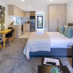 Modern Studio Retreat Prime City Fringe Location