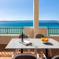 Diamond Beachfront Apartments