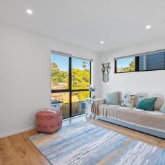 Luxury 4 BR Retreat 4 bath with 3 Master Suites and Kids' Playroom