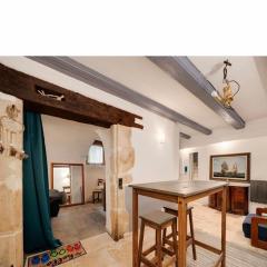 Rent big room with breakfast free in old city