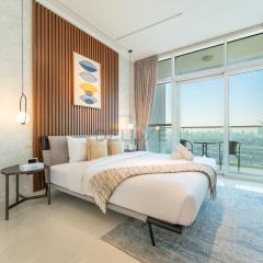 Near Golf Club High-Floor Studio with Balcony Minutes Away From Park, Damac Hills Carson B, Dubailand by Deluxe Holiday Homes