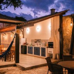 Villa Mykonos - Experiência Grega Exclusiva em Tiradentes - 5 Suítes de Luxo