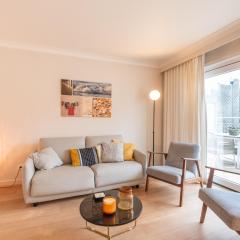 Modern apartment with large terrace close to the sea