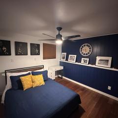 3-Bed 3-Full Bath Sleeps 8 Walk to Lambeau