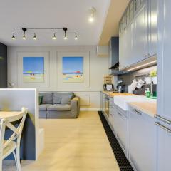 Sunny terrace by OneApartments