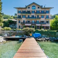 Les Balcons du Lac appartment with Private Pontoon