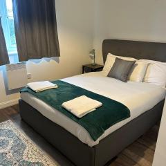 Spacious 2 bed 2 bath APT close to Cardiff Bay WMC City Centre Stadium with Parking