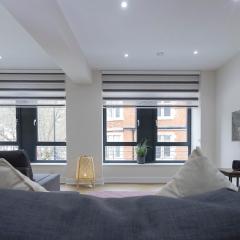 Stylish Modern Apartment by Aldgate East Station 3