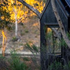 Secluded off-Grid cabin with water views - Marcel