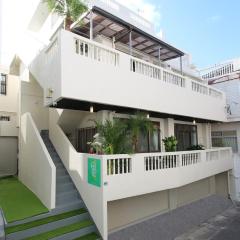 ゴールデンシャワー国際通り2階