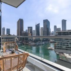 StayShort - Chic Marina-View Studio in Bay Central Marina