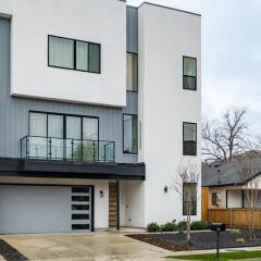 Luxury 4BR Townhouse with Rooftop Patio and BBQ