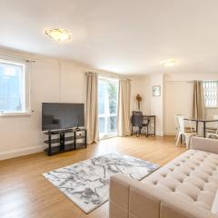 Sunny 1BR Gem Near Canary Wharf with Parking
