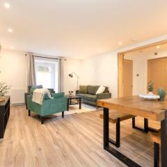 JOIVY 3BR Flat in Haymarket with Free Parking