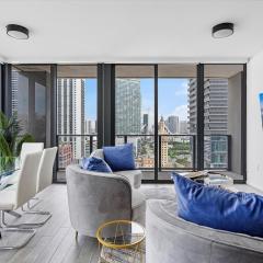 X-Lounge II - Highrise in the Heart of Downtown with Rooftop Pool & Skyline Views