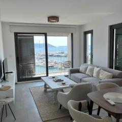 Beachfront apartment with sea view
