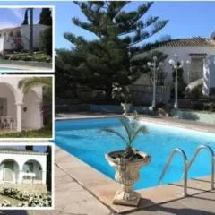 Villa La Noria Maurische Bungalows Großer Pool Garten Mit Rasen Und Großen Terrassen