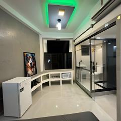 Luxuoso e moderno, Em frente ao metro e 3km das Praias