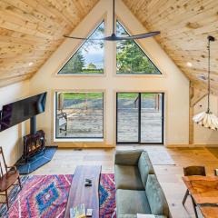 Beautiful Ocean View Cabin and Hot Tub!