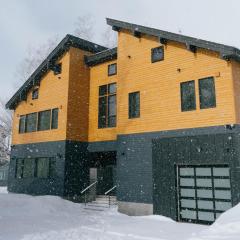 Hakobune Niseko - 8-room Chalets & 2-room Apartments