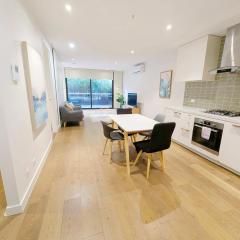 Fantastic 2 BR APT at Boxhill Centro near Hospital