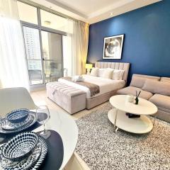 Studio with City Skyline and Marina View and Large Balcony- Fabulous Pool