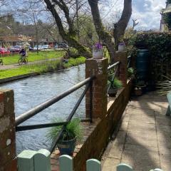 RiverGem - Riverside Coach House