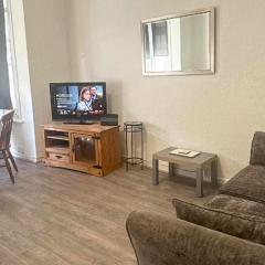 Lovely & Cozy 2BR City Centre Near High Street by Everhome Ltd