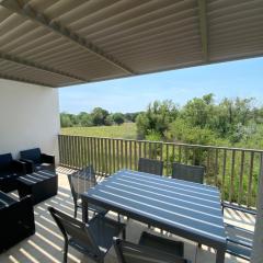 T2 climatise 4 pers avec terrasse vue campagne piscine et parking V0773