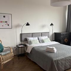 Solec by the River Apartment by BookingHost