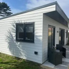 Villa Maria Garden Lodge - 2 Mins to Beach - Coastal - Large Garden - Modern