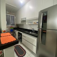 Apartamento com AR Condicionado splint, condomínio com piscina 2 Qts, próximo à praias e ao pavilhão de Carapina com portaria 24h