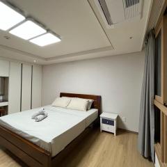 Deluxe Studio in Clark facing Lake with Kitchenette