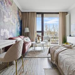 Lovely BOUTIQUE studios 2x1BR nearby Chopin Airport & 15 min to Centre by tram